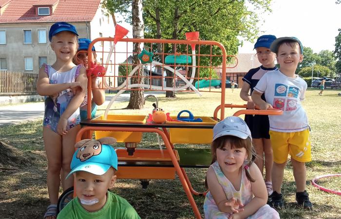 💦 Wasserspaß für die Storchenkinder